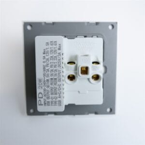 Mặt ổ cắm vuông tích hợp cổng USB - Ảnh 2